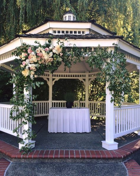 Rustic Wedding Gazebo, Gazebo Floral Arrangements, Gazebo Decorating Ideas Wedding, Wedding Gazebo Decorations Outdoor, Wedding Ceremony Gazebo, Wedding Gazebo Decor, Gazebo Flowers, Gazebo Wedding Ceremony, Farmhouse Porch Swings