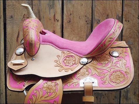 hilason barrel saddle 15" Pink Horse Saddle, Western Riding Tack, Horse Tack Accessories, Tack Room Organization, Embroidery Creative, Horse Riding Outfits, Homesteading Animals, English Tack, English Saddles