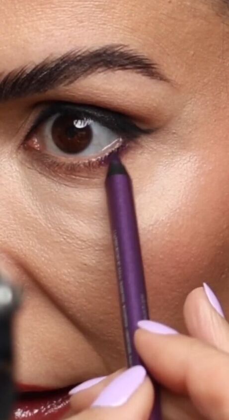 Follow along as I try out this purple eyeliner makeup look. It’s going to be the only makeup look I’m wearing – that’s how dreamy it is! Purple Eyeliner Brown Eyes, Purple Eyeliner Makeup, Purple Eyeliner Looks, Eyeliner Brown Eyes, Purple Eyeliner, How To Apply Concealer, Natural Lip Colors, Brown Eyeliner, Eyeshadow Base