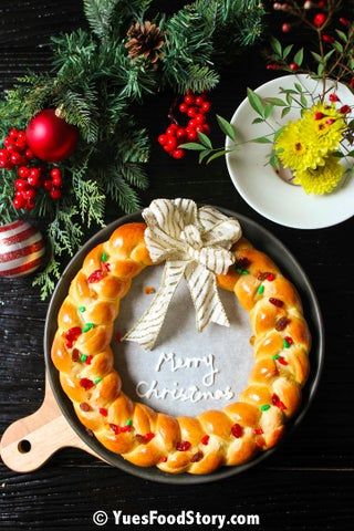 Bread Wreath Christmas, Christmas Bread Wreath, Pull Apart Sweet Bread, Soft Bread Recipe, Bread Wreath, Christening Cookies, Cherry Bread, Rolls Homemade, Christmas Yummies