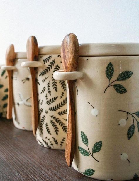 Ideas Ceramica, Earthy Kitchen, Cerámica Ideas, Tea Canisters, Pottery Crafts, Diy Pottery, Ceramics Pottery Art, Clay Art Projects, Ceramics Ideas Pottery