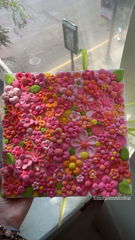 clay flowers glued on a canvas to make art Studio Art Ideas, Clay Canvas Art Diy, Clay Crafts On Canvas, Canvas Clay Painting, Clay Flower Painting, Art 2 Projects High School, Painting Ideas Objects, Clay On Canvas Ideas, Clay And Canvas Art