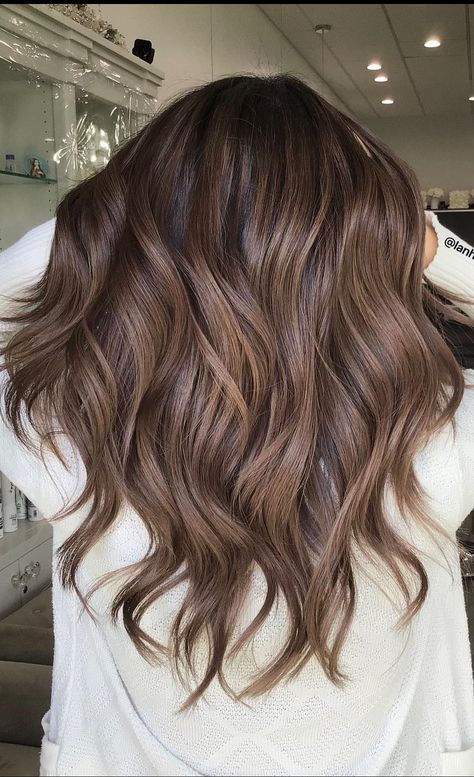 Brown Fall Hair Color, Brown Fall Hair, Beige Hair Color, Rambut Brunette, Fall Winter Hair Color, Beige Hair, Mushroom Brown, Brown Hair Looks, Brown Hair Inspo