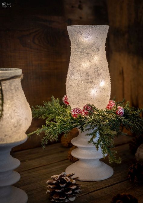 Snowman Lantern Ideas, Christmas Decor Craft Ideas, Christmas Candleholders, Mantle Deco, Lantern Diy, Lantern Centerpiece, Dollar Tree Christmas Decor, Dollar Store Christmas Crafts, Centerpiece Christmas