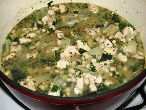 Paula Deen's White Chicken Chili Paula Deen White Chicken Chili, White Chicken Chili Paula Deen, White Bean Chicken Chili, White Bean Chili, Green Chili Chicken, Lean Chicken, White Chili, White Chili Chicken Recipe, White Chicken Chili