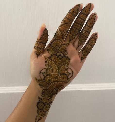 Mehedi Degins, Mehndi Designs For Eid, Beautiful Simple Mehndi Design, Beautiful Mehndi Designs, Short Mehndi Design, Eid Mehndi, Eid Mehndi Designs, Latest Henna Designs, Simple Mehndi Designs Fingers