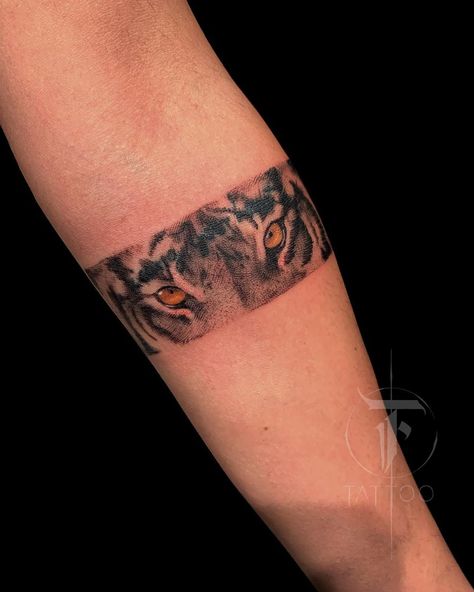 Wrist Cover Up Tattoos Men, Cover Up Tattoos Forearm, Cover Up Tattoos Wrist, Tattoo Coverups, Tattoos Forearm, Tattoo Coverup, Instagram Cover, Tattoos For Black Skin, Tattoo Cover-up