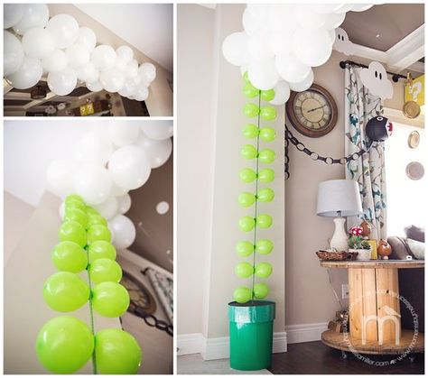 Mario Kart Table Decor, Mario Galaxy Birthday Party, Super Mario Bros Balloon Arch, Super Mario Balloon Arch, Goomba Balloons, Nintendo Party Ideas, Supermario Theme Party, Mario Birthday Party Decorations, Mario Kart Birthday Party