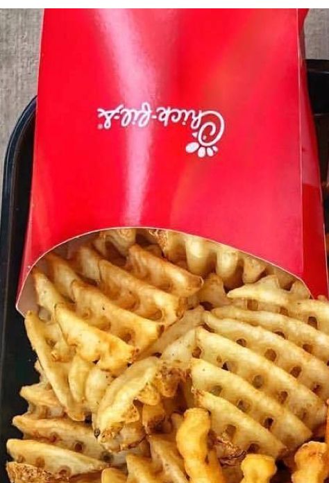 Waffle potato fries from Chick-fil-A Chickfila Fries, Chick Fil A Fries, Hot Fries, Chick Fil A Recipe, Waffle Fries, Food Babe, Food Therapy, Potato Fries, Tasty Pasta