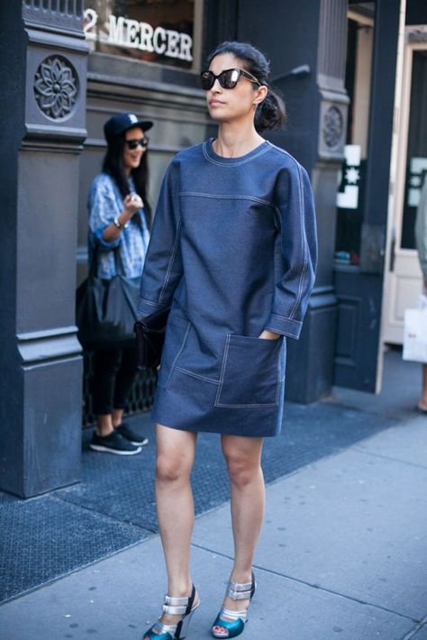 Caroline Issa, 54 street style photos from New York Fashion Week #NYFW Waistless Dresses, Leandra Medine Style, Caroline Issa, Street Style New York, Jenna Lyons, Fashion Jobs, Basic Wardrobe, Courtney Love, Style Muse