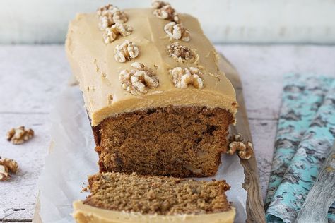 So delicious! 2lb Loaf Tin Cake Recipes, Loaf Tin Cakes, Loaf Tin Recipes, Tin Cakes, Walnut Loaf Cake, Coffee Cake Loaf, Walnut Loaf, Coffee And Walnut Cake, Cake Loaf