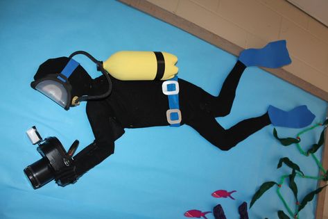 School Bulletin Boards: Underwater Tropical Ocean Scuba Diver School Bulletin Board Ocean Reading Corner, Scuba Diver Craft, Ocean Bulletin Board, Forest Classroom, Ocean Classroom, Under The Sea Crafts, Ocean Theme Classroom, Library Themes, Underwater Theme