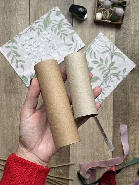 Easy To Make No-Sew Reusable Fabric Christmas Crackers Reusable Fabric Christmas Crackers, Reusable Christmas Crackers Diy, Make Your Own Crackers Christmas, Fabric Crackers Diy, Christmas Fabric Crafts No Sew Easy Diy, Fabric Christmas Crackers, Reusable Christmas Crackers, Lunch 2023, Reusable Crackers