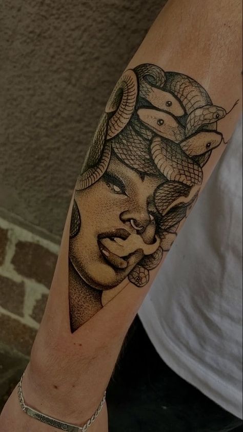 Arm Sleeve Tattoos For Women, Medusa Tattoo Design, African Tattoo, Hand Tattoos For Girls, Tattoos Mandala, Black Girls With Tattoos, Silhouette Tattoos, Ornamental Tattoo, Tattoos Geometric