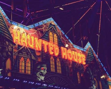 Halloween Aesthetic Haunted House, 1980s Halloween Aesthetic, 00s Halloween Aesthetic, Halloween Haunted House Aesthetic, Nostalgic Halloween Aesthetic, Halloween 80s Aesthetic, 80s Halloween Aesthetic, 90s Halloween Aesthetic, Trick Or Treating Aesthetic