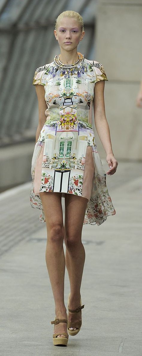 Mary Katrantzou Spring-summer 2011 - Ready-to-Wear - http://www.orientpalms.com/mary-katrantzou-2253 Abed Mahfouz, Valentin Yudashkin, Hussein Chalayan, Martin Grant, Alexis Mabille, Sandra Backlund, Giovanna Battaglia, Christopher Raeburn, Stockholm Street Style