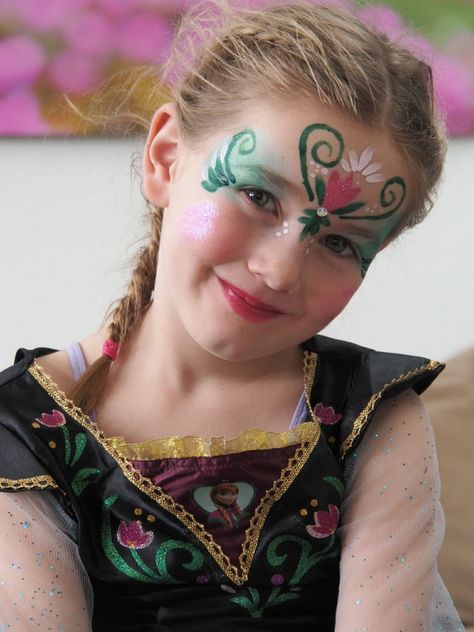 Crayon Face Painting, Disney Face Paint Easy, Frozen Face Paint Easy, Anna Face Paint, Disney Face Painting, Frozen Face Paint, Facial Painting, Easy Face Painting Designs, Princess Face Painting