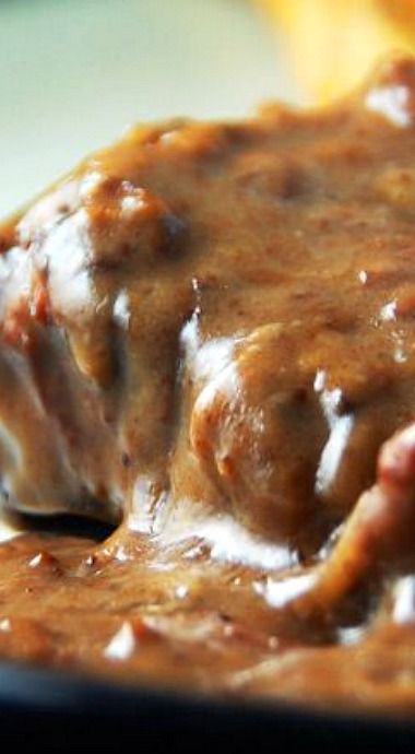 Slow Cooker Steak with Gravy (Southern dinner recipe) Country Style Steak And Gravy, Samoa Bundt Cake, Country Style Steak, Steak With Gravy, Steak And Gravy, Salat Wraps, Dinner Videos, Spicy Southern Kitchen, Slow Cooker Steak