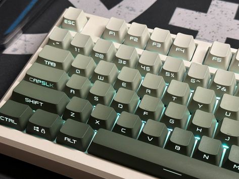 Cool Keyboards, Mechanical Keyboard Aesthetic, Green Keyboard, Gaming Mic, Unique Keyboards, Matcha Girl, Custom Keyboard, Game Setup, Custom Keycaps