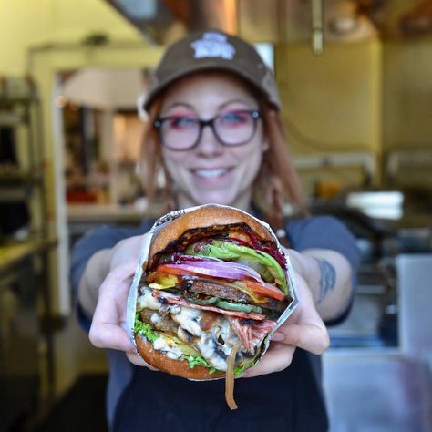 The top vegan restaurants in San Francisco and where to find them Vegan San Francisco, Restaurants In San Francisco, Food Pop, Best Vegan Restaurants, San Francisco Food, Vegan Guide, San Francisco Restaurants, Vegan Burger, Vegan Burgers