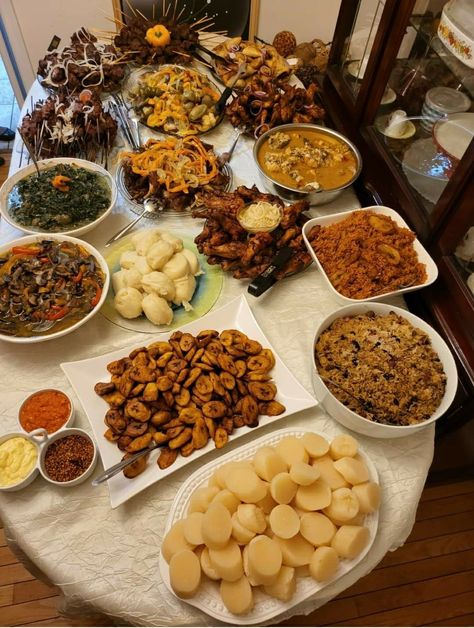 Nigerian Culture Aesthetic Food, Congolese Wedding Food, African Food Buffet, Black Culture Food, Congo Food Recipes, African Food Aethstetic, African Party Food, Congolese Aesthetic, Nigerian Party Food