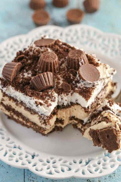 Eclair Cakes, Peanut Butter Icebox Cake, Easy Whipped Cream Recipe, Reese's Recipes, Eclairs Dessert, Live Well Bake Often, Icebox Cakes, Peanut Butter Squares, Bake Sweets