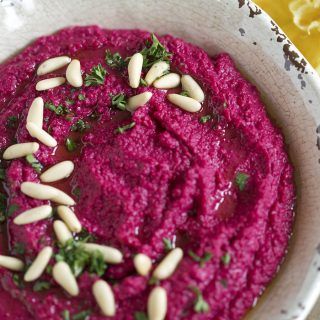 Smooth Hummus Recipe, Beetroot Hummus Recipe, Recipe Hummus, Vegan Dip Recipes, Beet Hummus Recipe, Roasted Beet Hummus, Dairy Free Dips, Beet Hummus, Vegan Dip