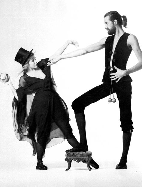 Stevie Nicks and Mick Fleetwood posing for the "Rumours" album cover (1976) Rumors Fleetwood Mac, Rumours Album, Mick Fleetwood, Fleetwood Mac Rumors, Stevie Nicks Fleetwood Mac, British American, Like A Cat, Music History, Fleetwood Mac