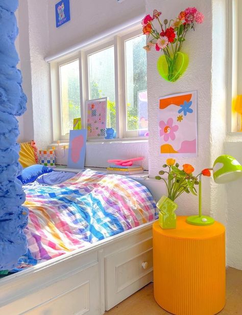 Colorful Retro Bedroom, Preppy Rooms, Nyc Bedroom, Colourful Bedroom, Bright Bedroom, Rainbow House, Dopamine Decor, Pastel Room, Home Aesthetic