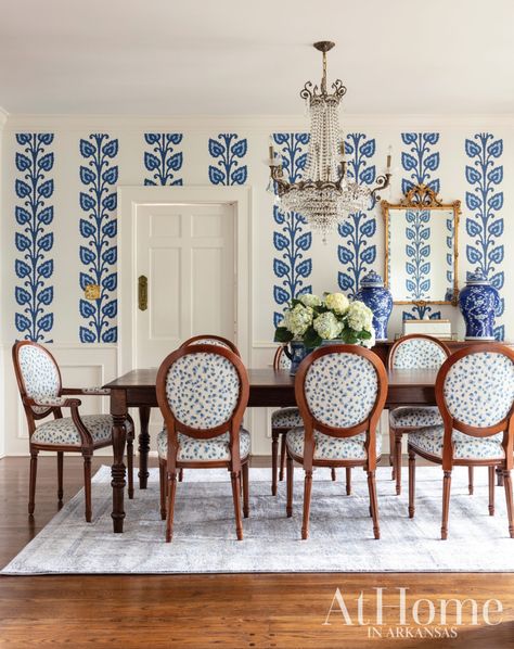 Monochromatic Room, Dining Room Paint Colors, Thibaut Wallpaper, Table Room, Traditional Dining Rooms, Dining Room Wallpaper, Dining Room Paint, Decor Dining Room, Dining Room Blue