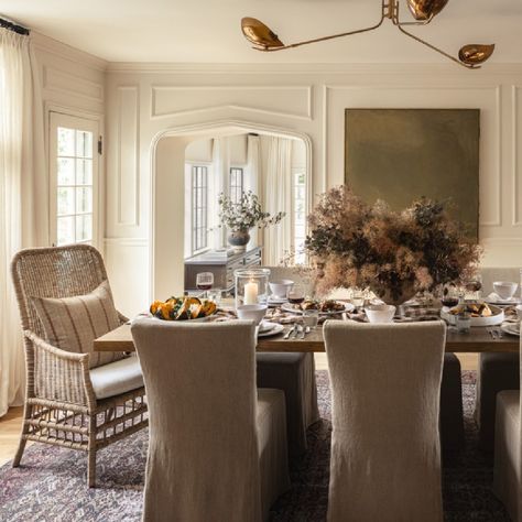 Dining room by Amber Lewis (Shoppe Amber Interiors) designed fall interior. Amber Interiors Dining Room, Amber Interiors Dining, Autumn Interior, Amber Lewis, Shoppe Amber Interiors, Fall Decor Inspiration, Timeless Interiors, Hello Lovely, Amber Interiors