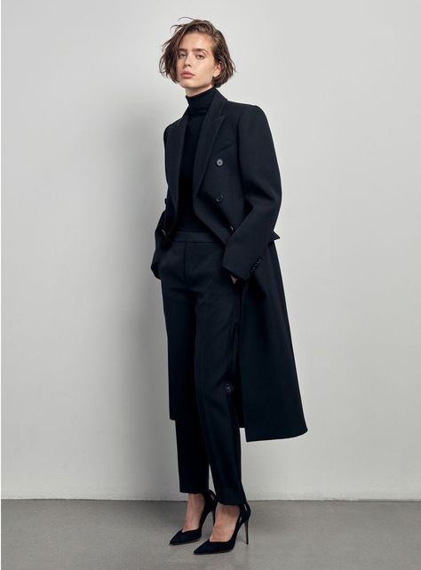 Interview Outfit Black Women, Turtleneck Suit, Woman Wardrobe, Wardrobe Nyc, Black Wardrobe, Casino Outfit, Woman Suit Fashion, Turtleneck Shirt, Prom Suits