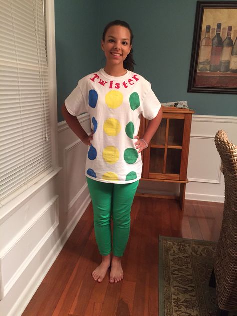 Twister Board Game Costume Diy Game Costume Ideas, Game Halloween Costumes, Twister Costume, Teen Costumes, Serena And Blair, Tshirt Halloween Costumes, Board Game Themes, Kid Costumes, Twister Game