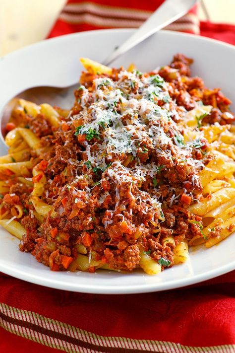 Christmas Pasta recipe from RecipeGirl.com #christmas #pasta #recipe #holiday #RecipeGirl Rigatoni Bolognese Recipe, Rigatoni Bolognese, Pasta With Meat, Christmas Pasta, Turkey Bolognese, Sauce Bolognaise, Bolognese Recipe, Bolognese Sauce, Rigatoni