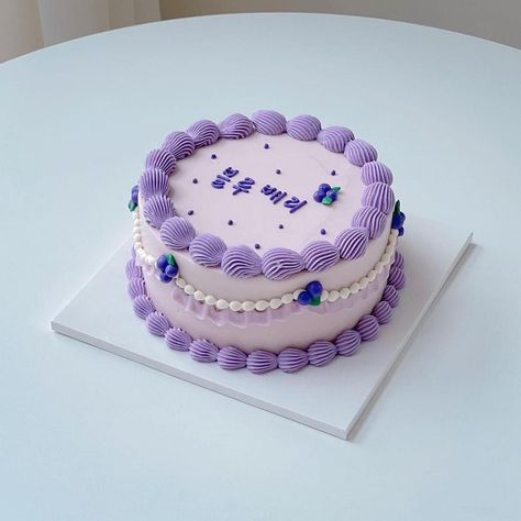 Kue Simple, Princess Images, Decorating Icing, Cake Decorating Icing, Rainbow Birthday Cake, Purple Cakes, Simple Cake Designs, Disney Princess Images, Simple Cake