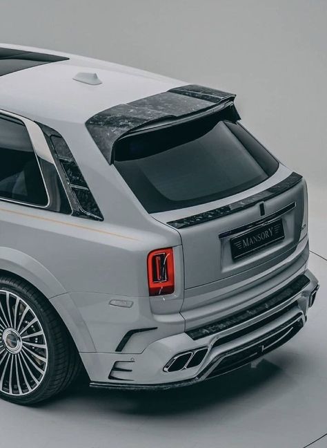 Rolls Royce Suv, Phantom Car, Rolls Royce Motor Cars, Luxury Cars Rolls Royce, Rolls Royce Cullinan, Rolls Royce Wraith, Car Organization, Aesthetic Car, Top Luxury Cars