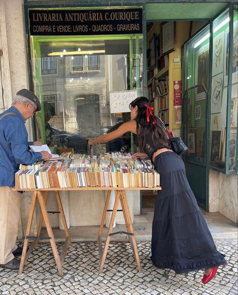 vintage book store aesthetic maxi skirt outfir messy french girl lacy ribbon in hair european summer vibe French Girl Aesthetic, Italian Summer, European Summer, Summer Photos, Book Store, French Girl, Looks Style, Summer Aesthetic, Photo Dump