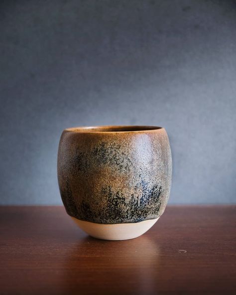 Jakub Rafajdus on Instagram: “This one could be pretty easily my new favorite glaze 🤩 what you think? * I'll probably post a detailed shot of this one. * For every…” Textured Amber Glaze Combinations, Textured Amber Brown Glaze Combinations, Clay Glazing, Clay Forms, Glaze Colors, Glaze Combinations, Glaze Combos, Pottery Glaze, Amaco Glazes