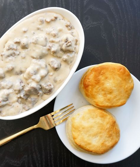 Sage Sausage Gravy, Spicy Sausage Gravy, Milk Biscuits, Sausage Biscuits, Biscuits Gravy, Southern Breakfast, Food Spicy, Gravy Ingredients, Sage Sausage