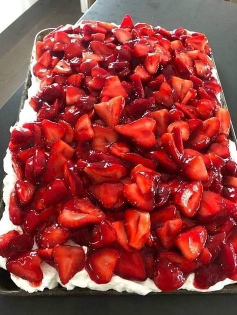 Strawberry Cream Cheese Ice Box Cake, Strawberry Ice Box Cake, Strawberry Cream Cheese Icebox Cake, Cream Cheese Icebox Cake, Cream Cheese Bars Recipe, Ice Box Cake, Cheese Bars, Cream Cheese Bars, Philadelphia Cream Cheese