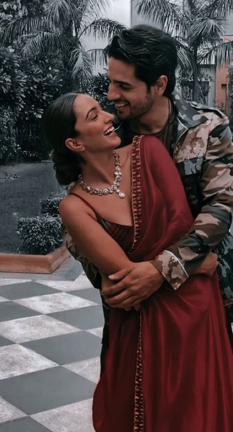 Sidkiara Aesthetic, Roka Poses, Sidharth And Kiara, Kiara Advani And Sidharth Malhotra, Sid Malhotra, Couples Candid Photography, Bride Groom Photoshoot, Siddharth Malhotra, Bollywood Aesthetic