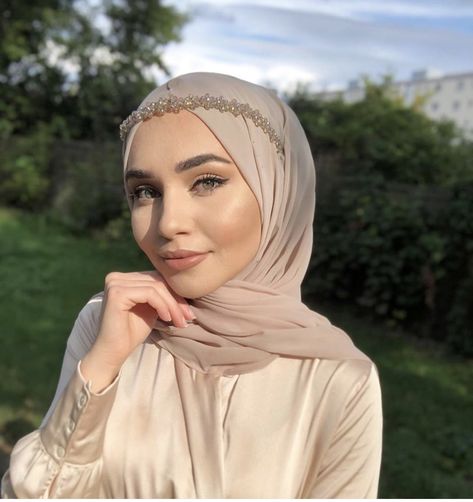 #hijabfashion  #hijab  #hijabstyle    #hijabstreetstyle   #fashioninspo #streetstyle   #fashionblogger  #fashionista  #hijabers #ootd #modestfashion #modest   #modestyfashion #outfitinspo #ootdfashion #modestyle #zara   #modesty  #ootdshare #outfitoftheday #outfitsfashion  #fashionoutfits  #hijabfashion #streetstylefashion #fashion #fashionoutfits #fashionphotography #outfitoftheday #outfits #outfitoftheday #outfitinspiration #outfitideasforwomen Headpiece Hijab, New Hijab Style, Bridal Hijab Styles, Wedding Hijab Styles, Muslimah Wedding Dress, Nikah Dress, Muslimah Wedding, Muslim Brides, Bridal Hijab