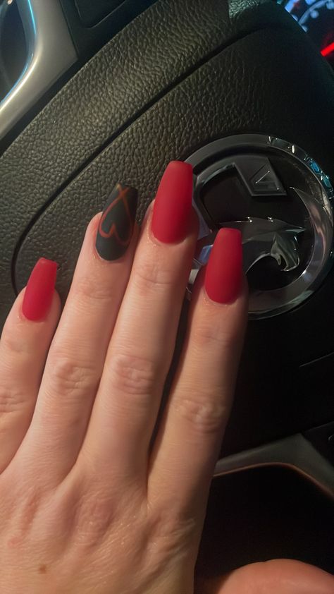 Red Nails With One Black Nail, Black And Red Matte Nails Coffin, Red Black Matte Nails, Short Acrylic Nails Black And Red, Black And Red Nails Matte, Cute Nails Red And Black, Short Nails Ideas Red And Black, Almond Nails Designs Red And Black, Short Red And Black Nails Design