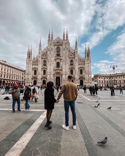 Milan Moodboard, Milan Travel, Instagram Couples, Milano Italy, Couple Picture Poses, Couples Poses For Pictures, Bergamo, Beautiful Couple