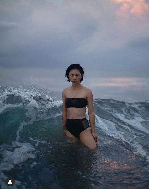 Beach Editorial, Beaches Film, Lake Photoshoot, Nusa Penida, Creative Portrait Photography, Beach Shoot, Beach Portraits, The Best Films, Shooting Photo