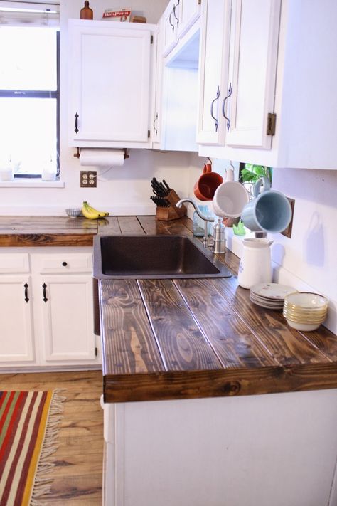 Cheap countertop idea                                                                                                                                                                                 More Dapur Rustic, Diy Wood Countertops, Outdoor Kitchen Countertops, Cheap Countertops, Kabinet Dapur, Wood Countertops, Kitchen Redo, Counter Tops, Decor Minimalist