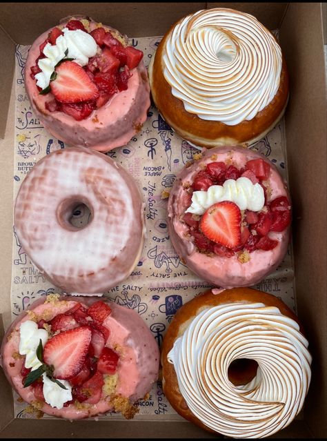 The Salty Donut, Fancy Donuts Ideas, Donut Shop Aesthetic, Gourmet Doughnut, Salty Donut, Donut Truck, Donut Ideas, Fancy Donuts, Donut Shops