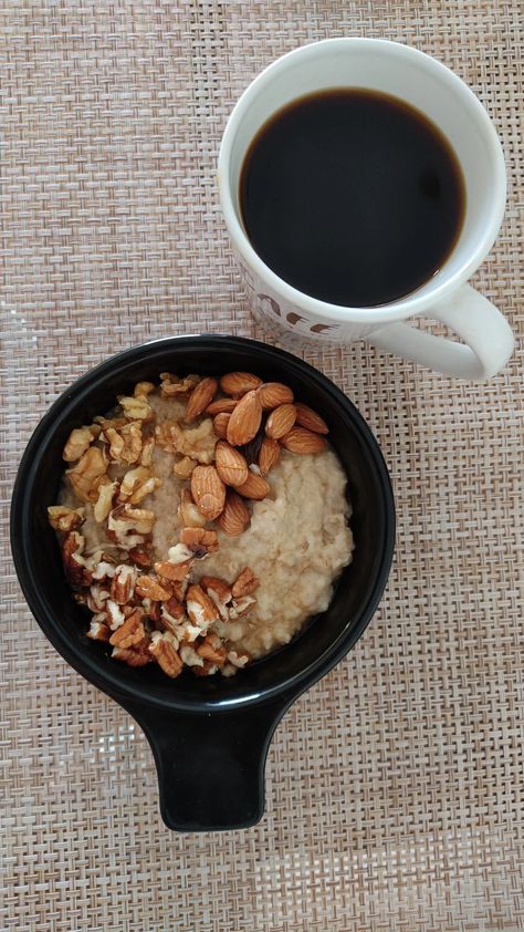 Idea para un desayuno nutritivo. Avena cocida acompañada con frutos secos! Cereal, Oatmeal, Coco, Bowl, Birthday