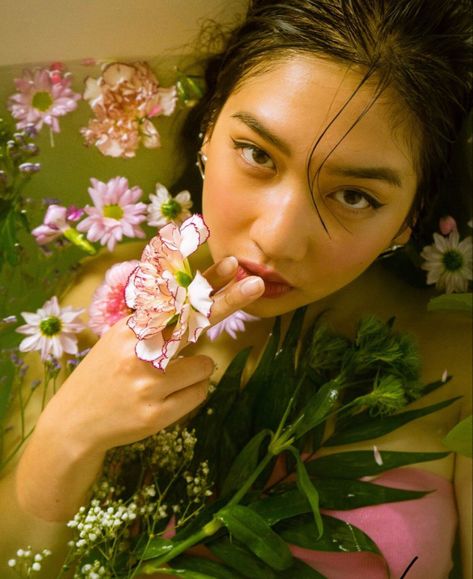 Flower Water Photoshoot, Bathtub Flower Photoshoot, Fake Flower Photoshoot, Flower Bath Photoshoot, Bathtub Photoshoot Aesthetic, Bathtub Reference, Flowers In Bathtub, Botanical Photoshoot, Flower Photoshoot Aesthetic