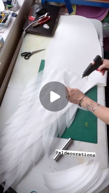 Wing Tutorial Costume, Angels Wings Diy, Wings Diy Angel, Free Angel Wings Template, How To Do Wings Costume, Halloween Costumes Handmade, How To Make Angel Wings Diy, Feather Costume Diy, Diy Victoria Secret Wings